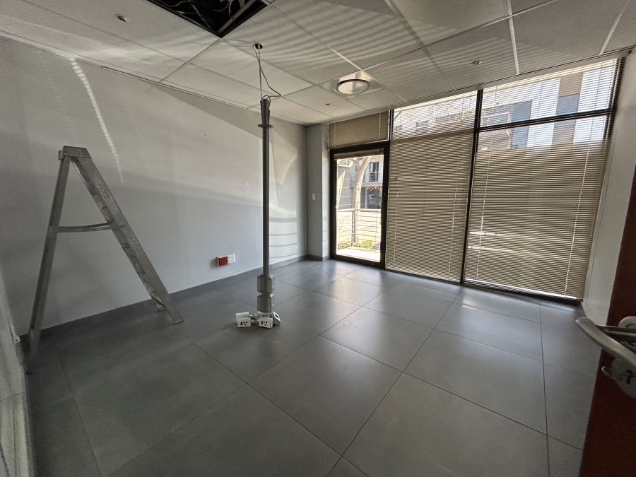To Let Commercial Property for Rent in Vorna Valley Gauteng