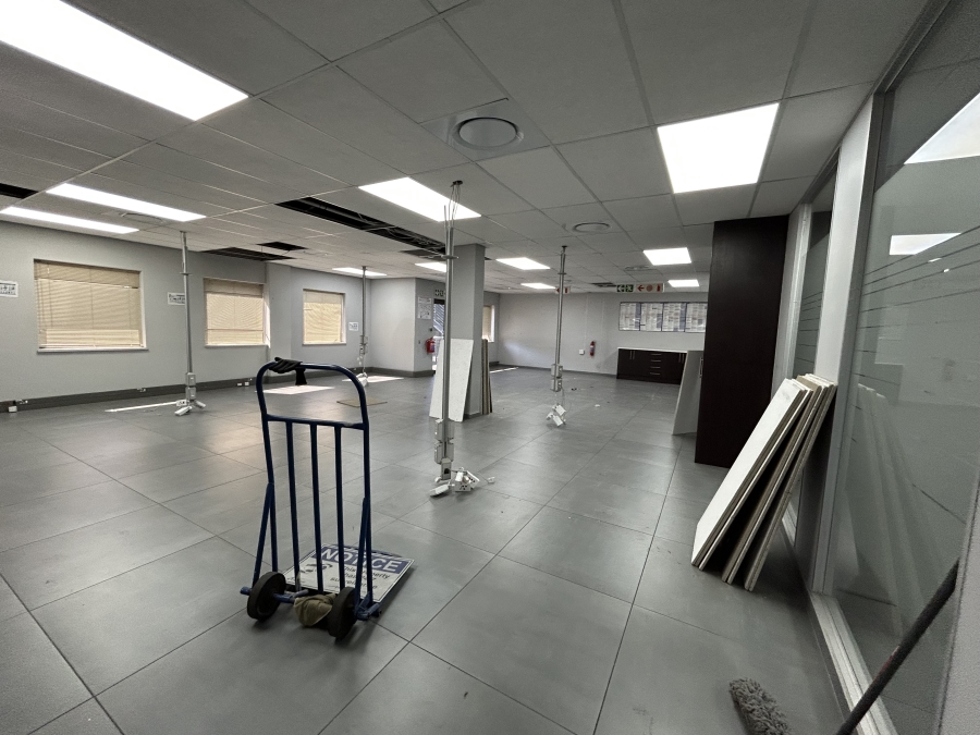 To Let Commercial Property for Rent in Vorna Valley Gauteng
