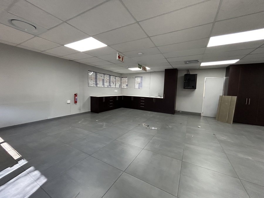 To Let Commercial Property for Rent in Vorna Valley Gauteng