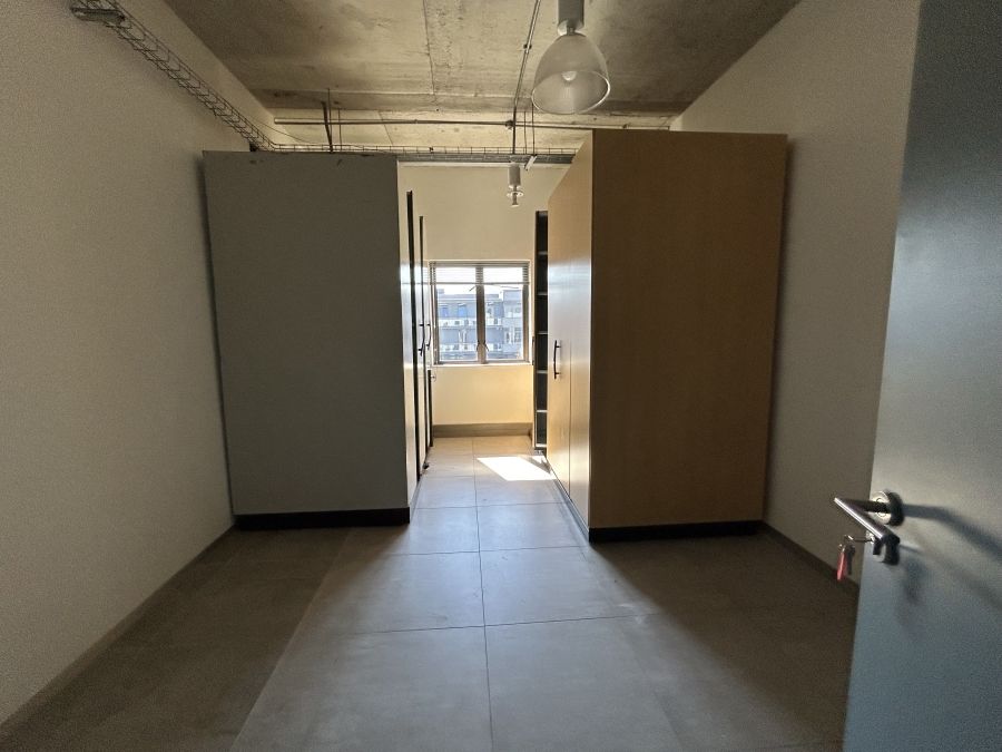 To Let Commercial Property for Rent in Vorna Valley Gauteng