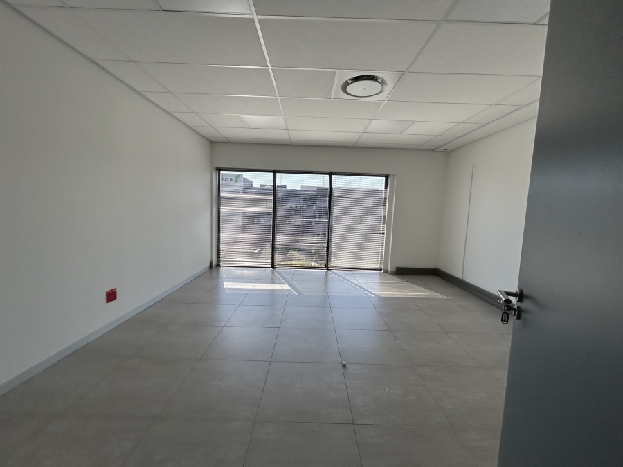 To Let Commercial Property for Rent in Vorna Valley Gauteng