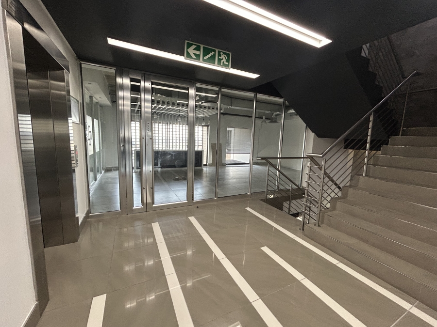To Let Commercial Property for Rent in Vorna Valley Gauteng