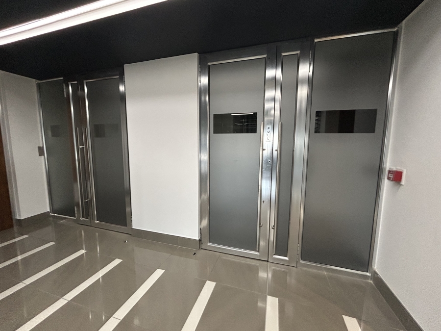 To Let Commercial Property for Rent in Vorna Valley Gauteng