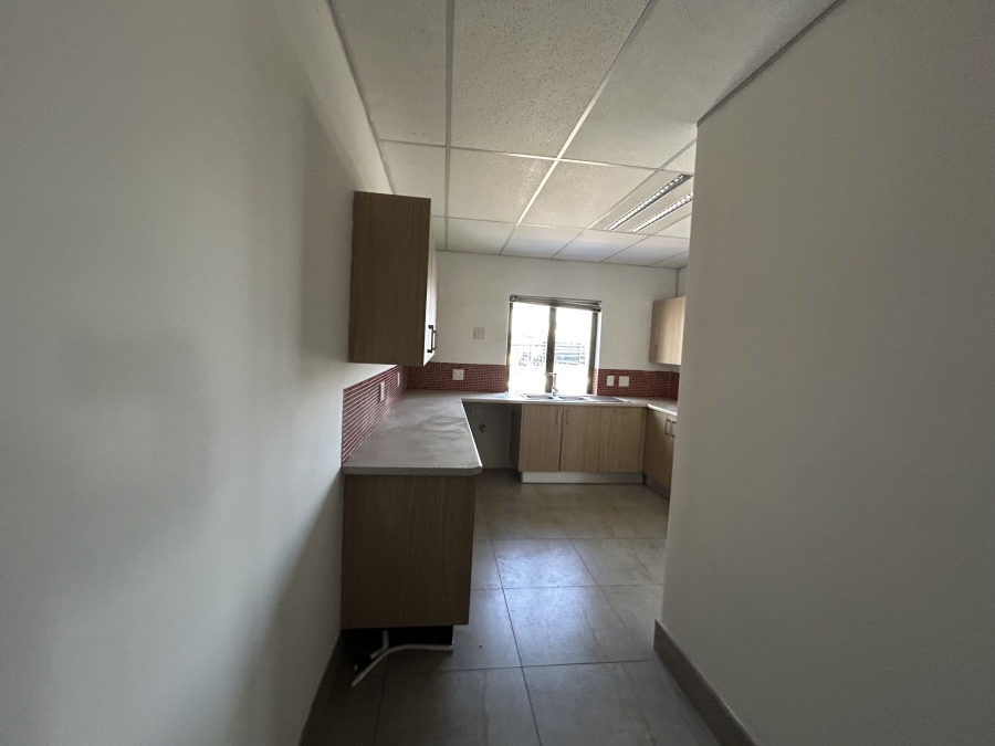 To Let Commercial Property for Rent in Vorna Valley Gauteng