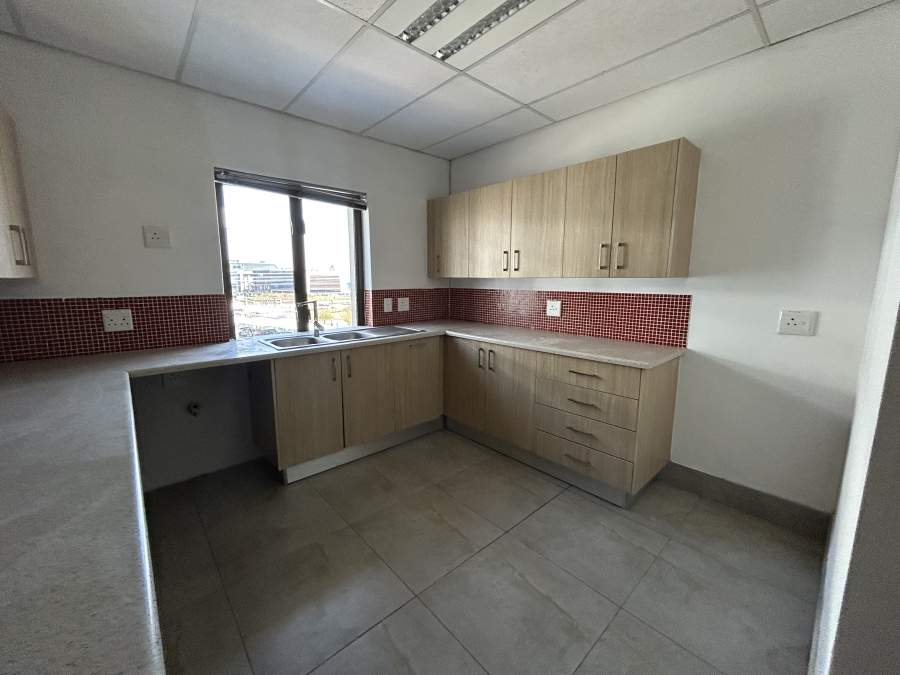 To Let Commercial Property for Rent in Vorna Valley Gauteng