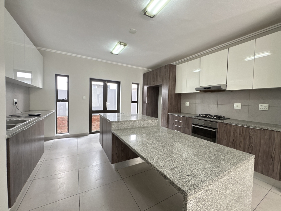 To Let 4 Bedroom Property for Rent in Bryanston East Gauteng