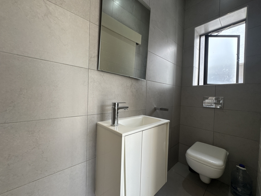 To Let 4 Bedroom Property for Rent in Bryanston East Gauteng