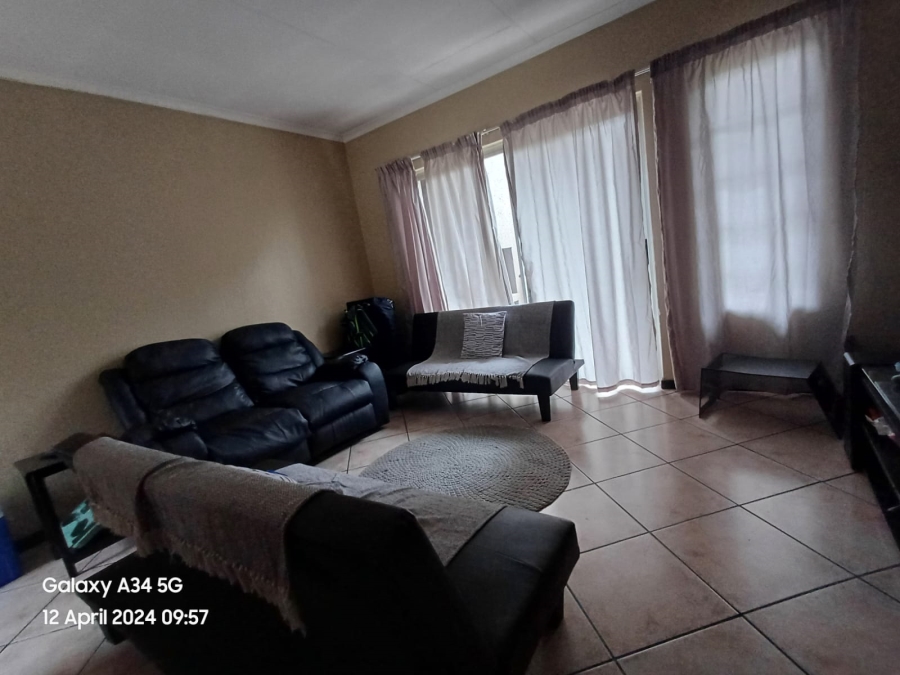 2 Bedroom Property for Sale in Wilgeheuwel Gauteng
