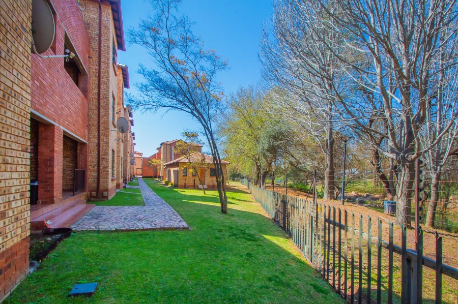 2 Bedroom Property for Sale in Weltevreden Park Gauteng
