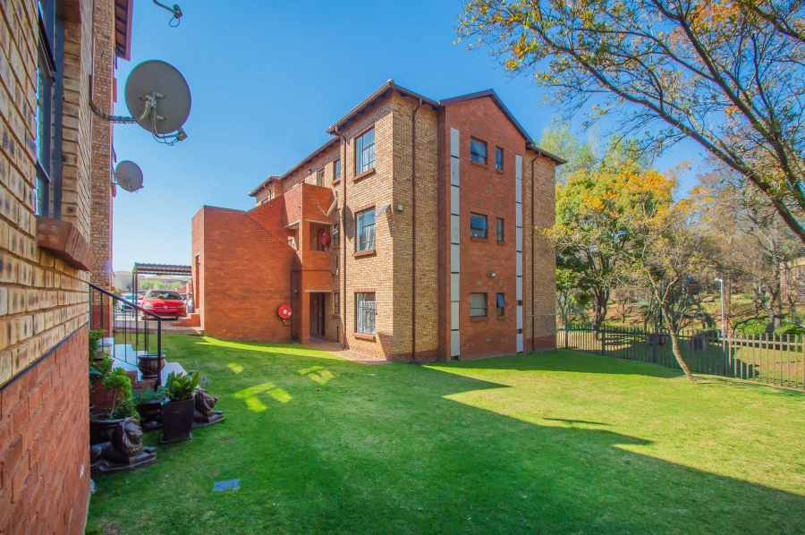 2 Bedroom Property for Sale in Weltevreden Park Gauteng