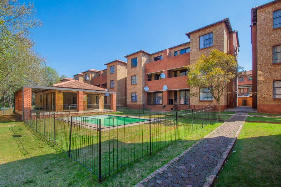 2 Bedroom Property for Sale in Weltevreden Park Gauteng
