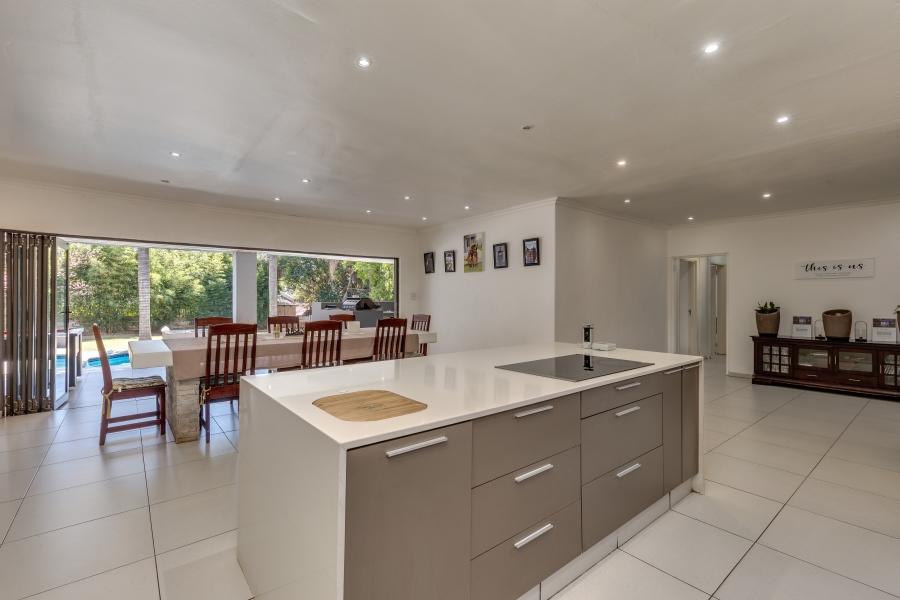 7 Bedroom Property for Sale in Magaliessig Gauteng