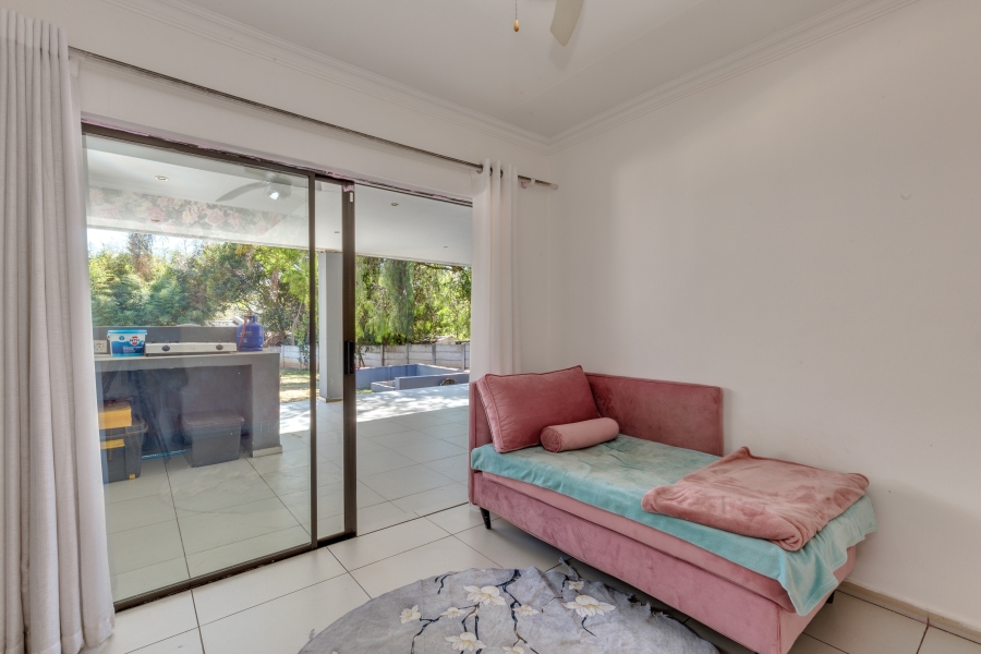 7 Bedroom Property for Sale in Magaliessig Gauteng