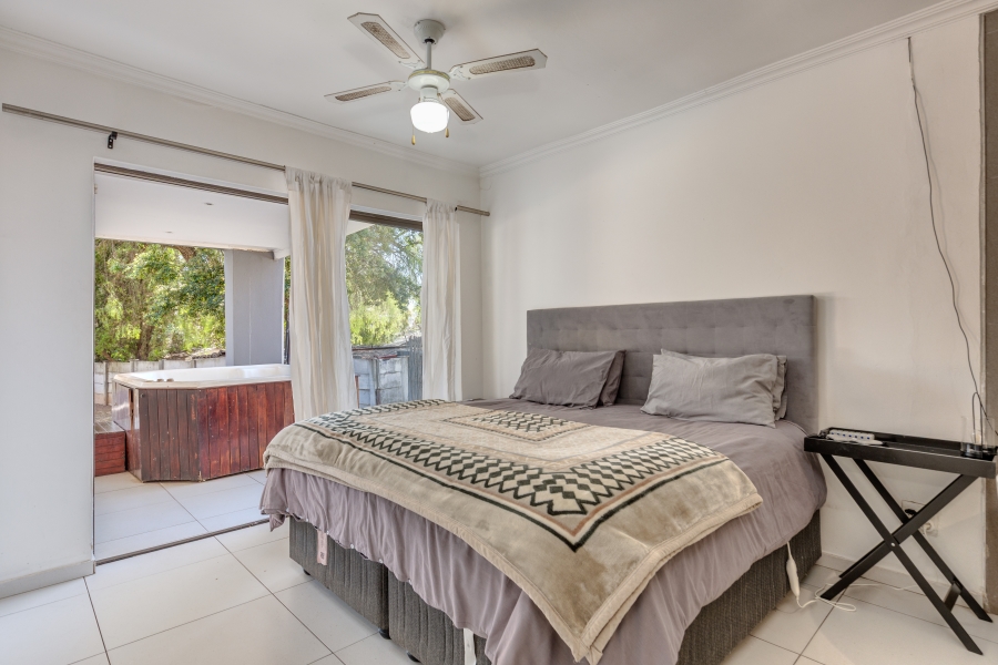 7 Bedroom Property for Sale in Magaliessig Gauteng