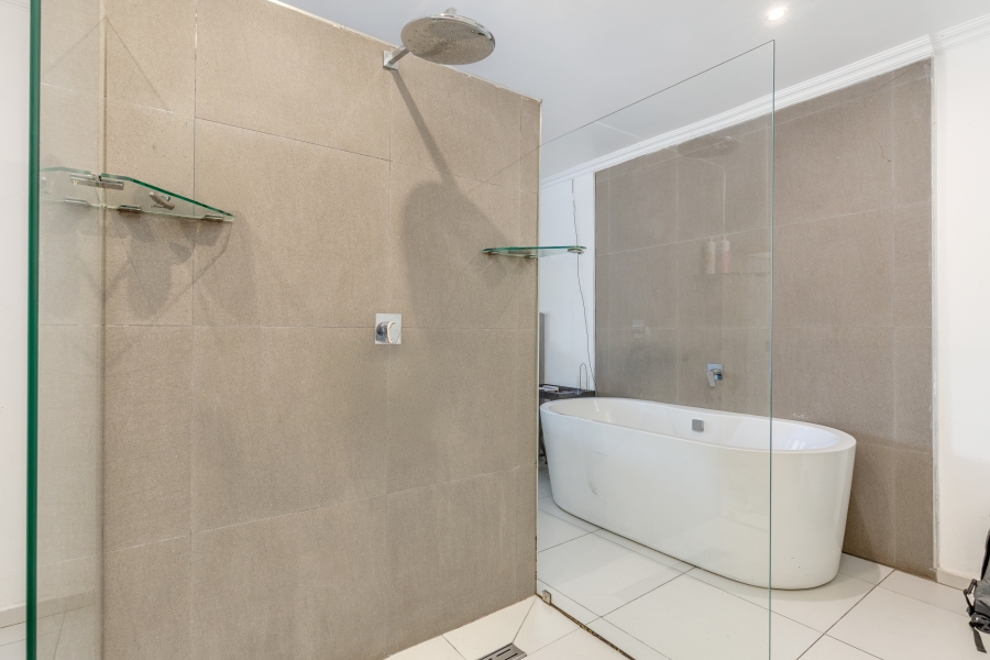 7 Bedroom Property for Sale in Magaliessig Gauteng