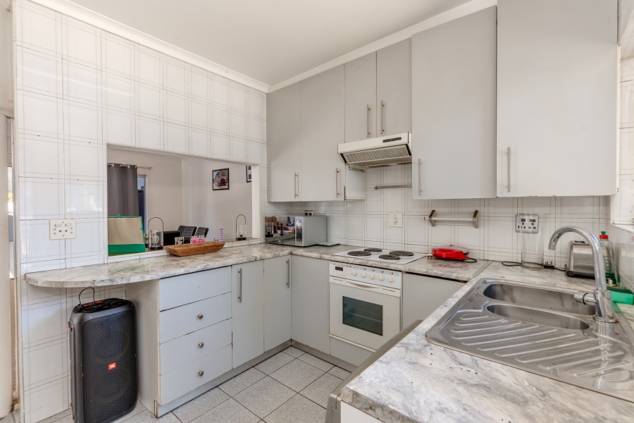 7 Bedroom Property for Sale in Magaliessig Gauteng