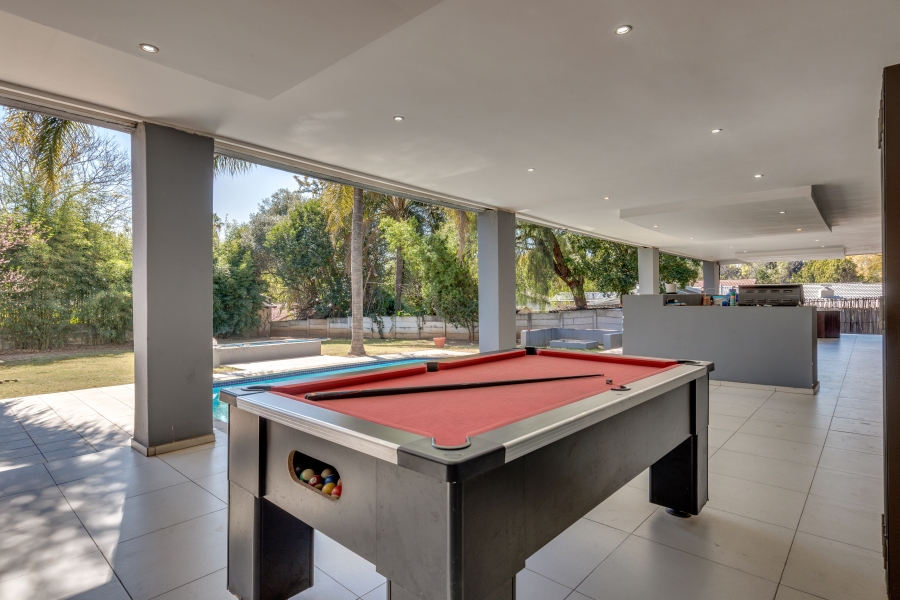 7 Bedroom Property for Sale in Magaliessig Gauteng
