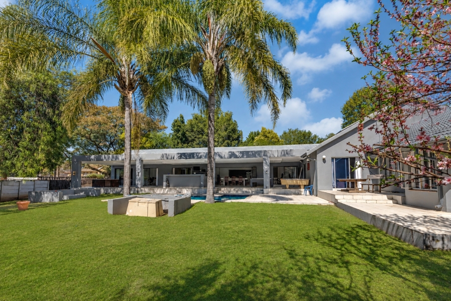 7 Bedroom Property for Sale in Magaliessig Gauteng