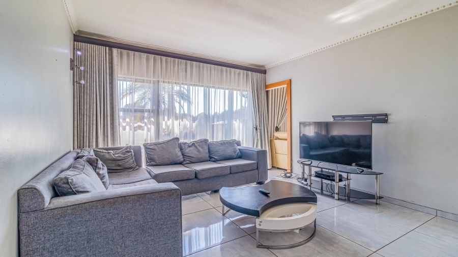 To Let 6 Bedroom Property for Rent in Robin Hills Gauteng