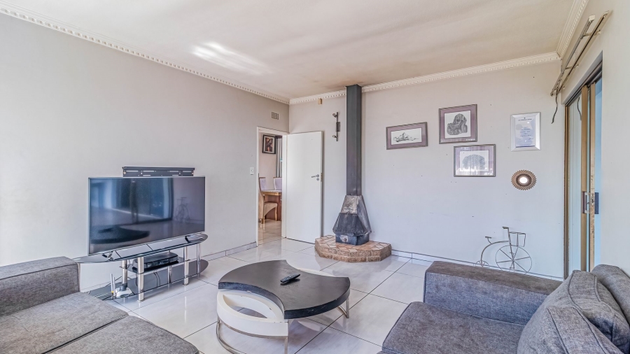 To Let 6 Bedroom Property for Rent in Robin Hills Gauteng