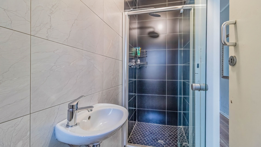 To Let 6 Bedroom Property for Rent in Robin Hills Gauteng