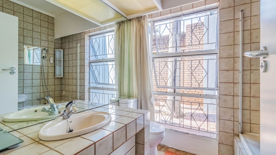 To Let 6 Bedroom Property for Rent in Robin Hills Gauteng