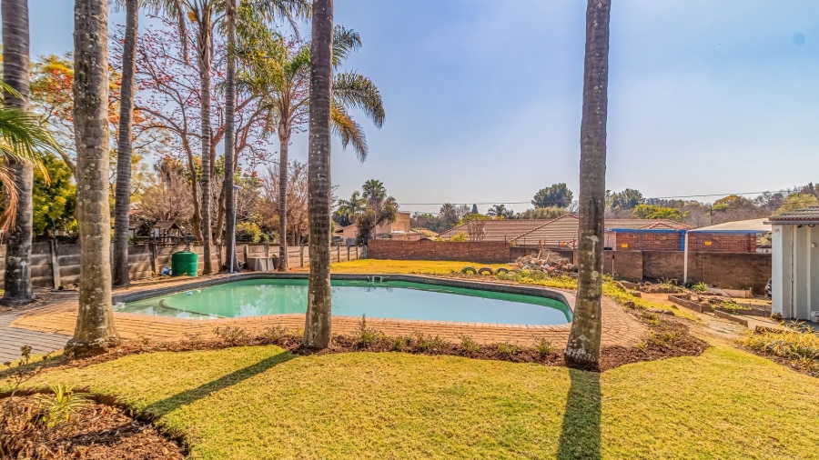 To Let 6 Bedroom Property for Rent in Robin Hills Gauteng