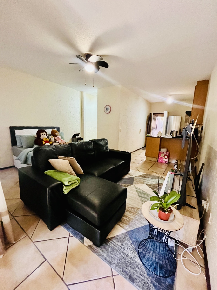 To Let 1 Bedroom Property for Rent in Lonehill Gauteng