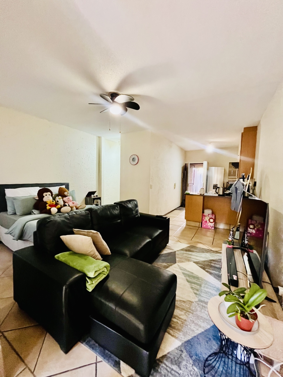 To Let 1 Bedroom Property for Rent in Lonehill Gauteng
