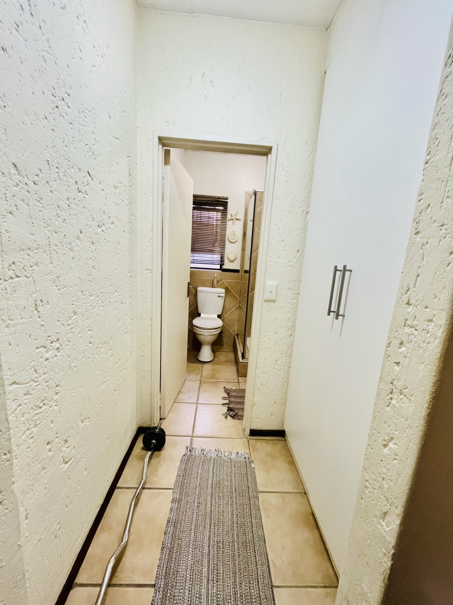 To Let 1 Bedroom Property for Rent in Lonehill Gauteng