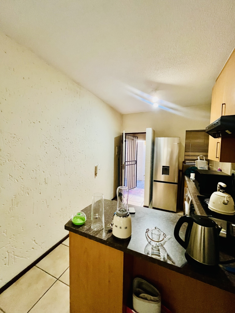 To Let 1 Bedroom Property for Rent in Lonehill Gauteng