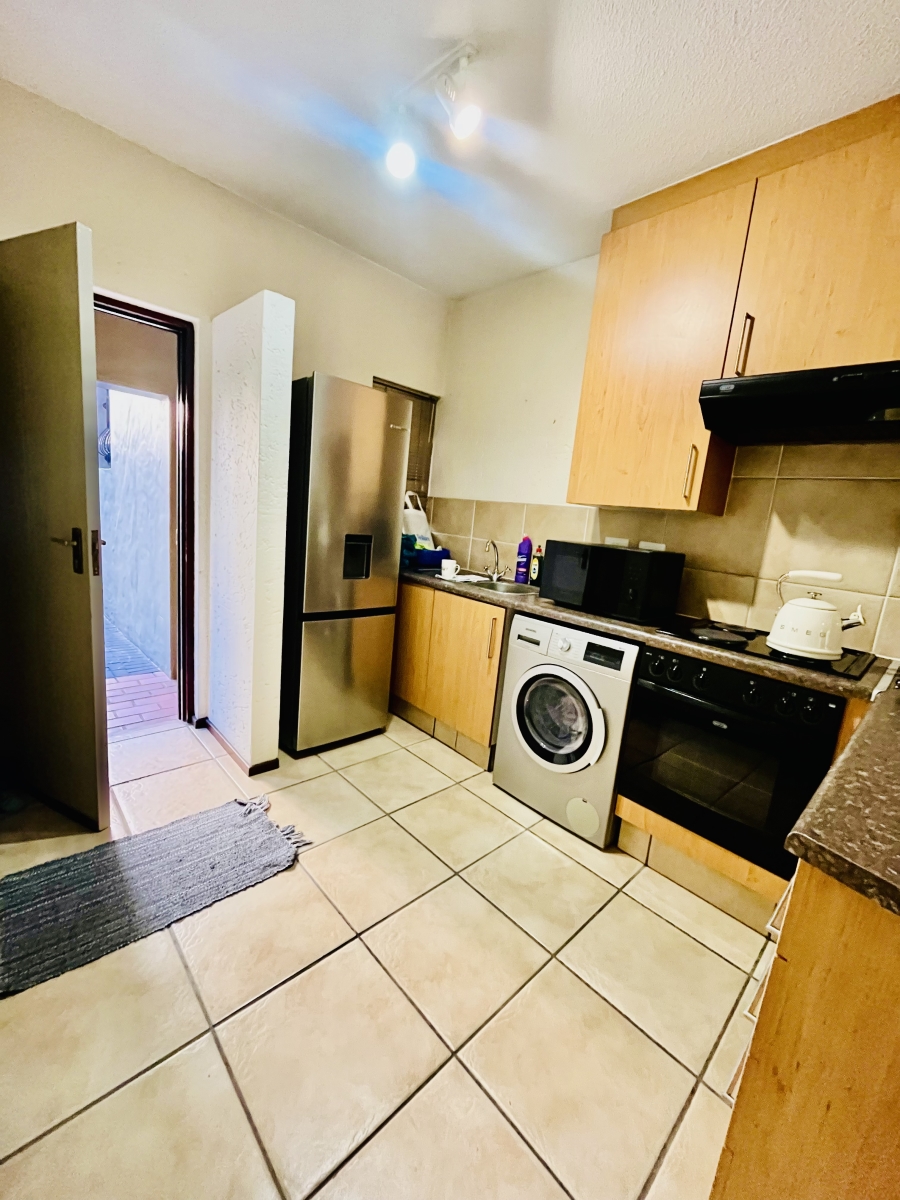 To Let 1 Bedroom Property for Rent in Lonehill Gauteng