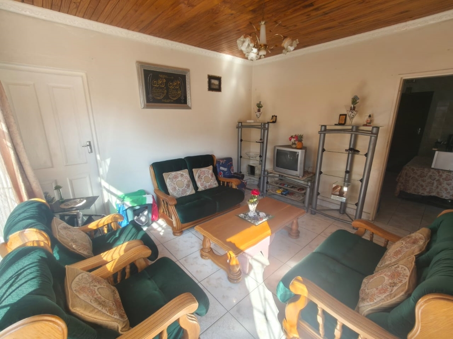 5 Bedroom Property for Sale in Laudium Gauteng