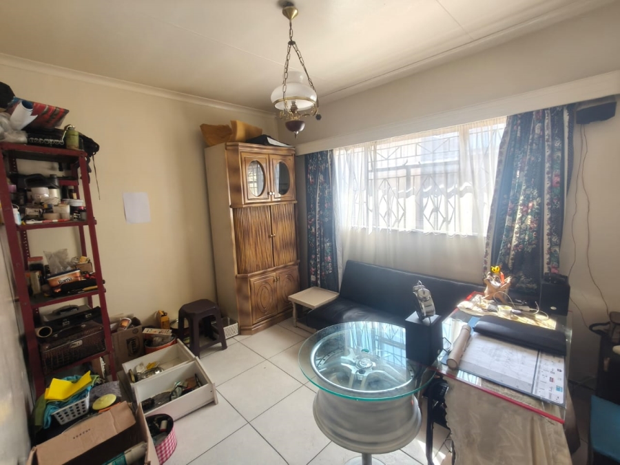 5 Bedroom Property for Sale in Laudium Gauteng