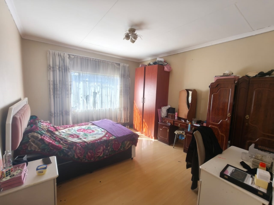 5 Bedroom Property for Sale in Laudium Gauteng