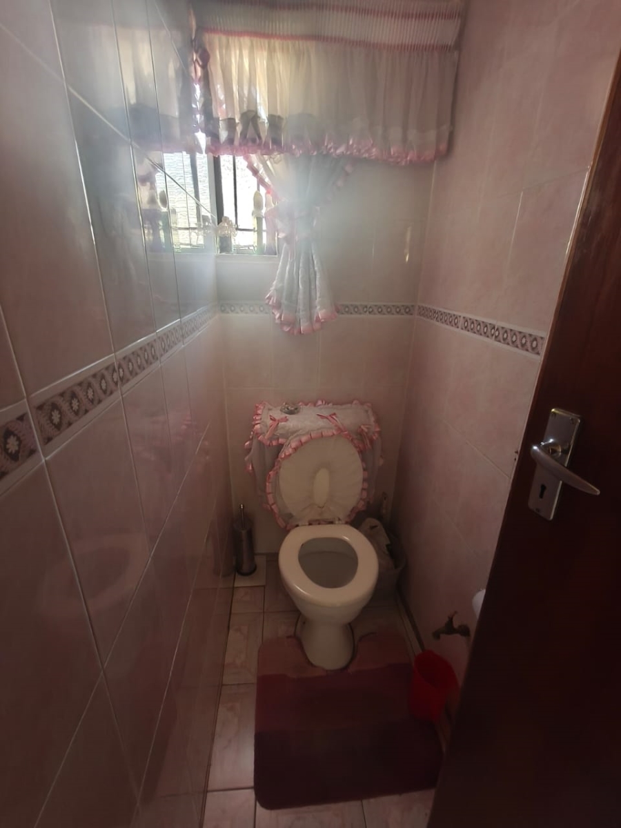 5 Bedroom Property for Sale in Laudium Gauteng