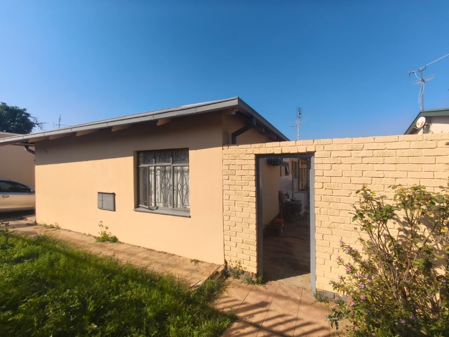 5 Bedroom Property for Sale in Laudium Gauteng