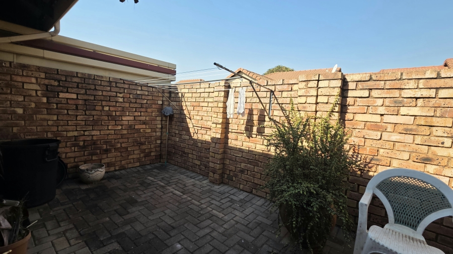 2 Bedroom Property for Sale in Montana Tuine Gauteng