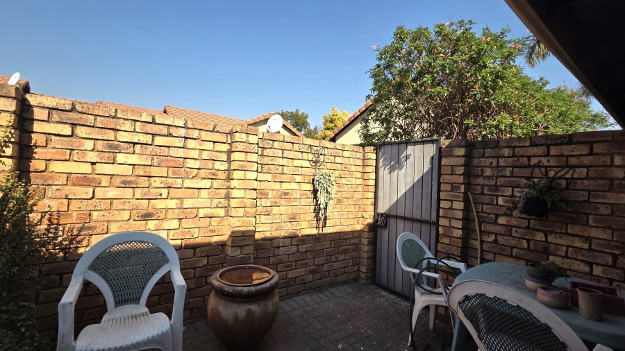 2 Bedroom Property for Sale in Montana Tuine Gauteng