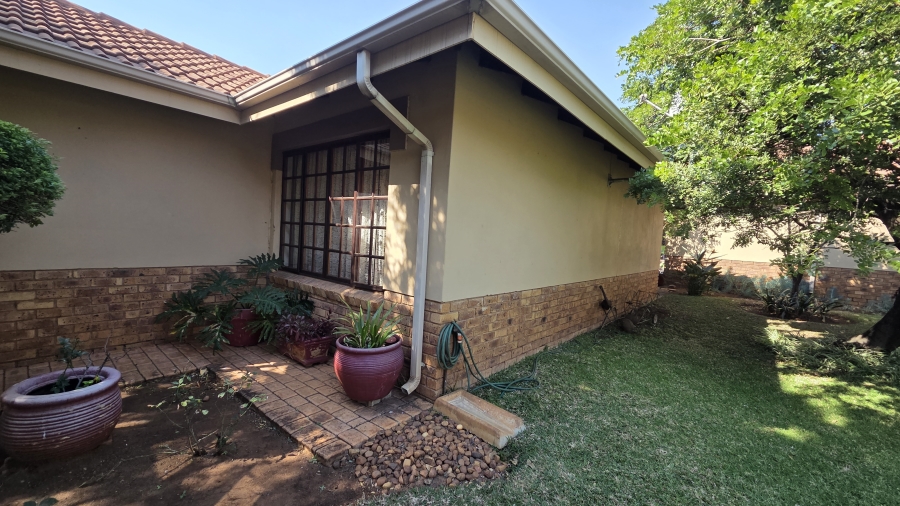 2 Bedroom Property for Sale in Montana Tuine Gauteng