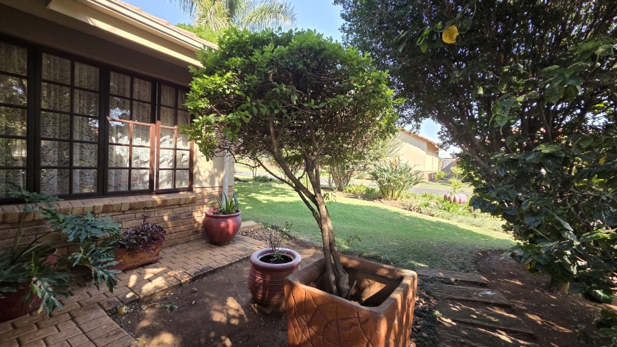 2 Bedroom Property for Sale in Montana Tuine Gauteng