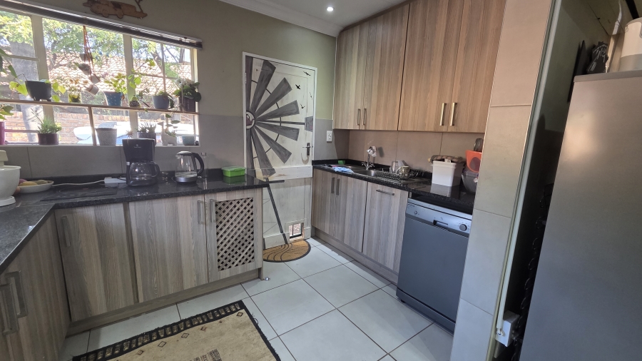 3 Bedroom Property for Sale in Sinoville Gauteng