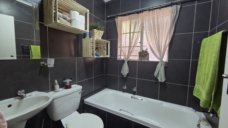 3 Bedroom Property for Sale in Sinoville Gauteng