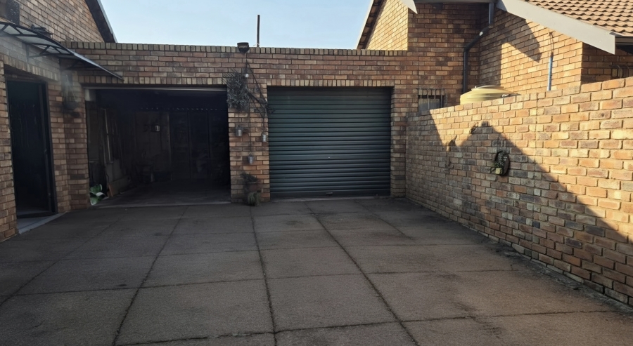 3 Bedroom Property for Sale in Sinoville Gauteng