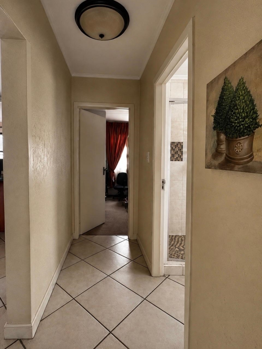 2 Bedroom Property for Sale in Sunninghill Gauteng