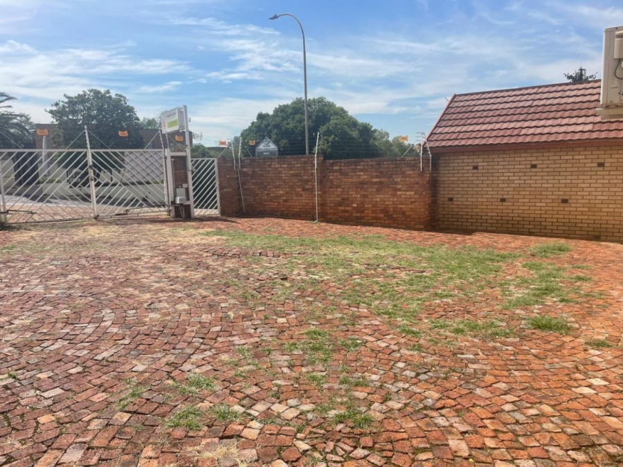 4 Bedroom Property for Sale in Glenvista Gauteng