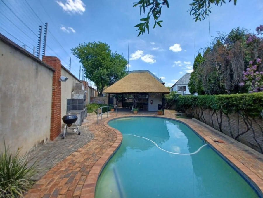 2 Bedroom Property for Sale in Sunninghill Gauteng