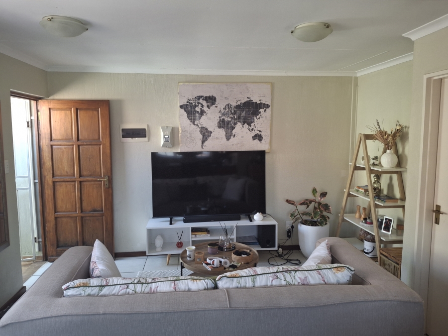 To Let 1 Bedroom Property for Rent in Olympus AH Gauteng