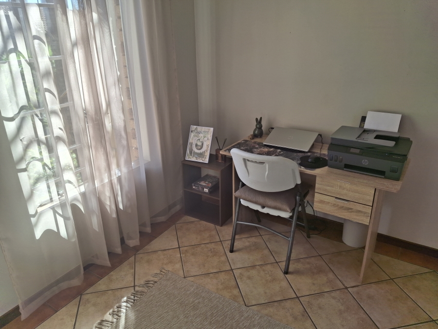 To Let 2 Bedroom Property for Rent in Equestria Gauteng