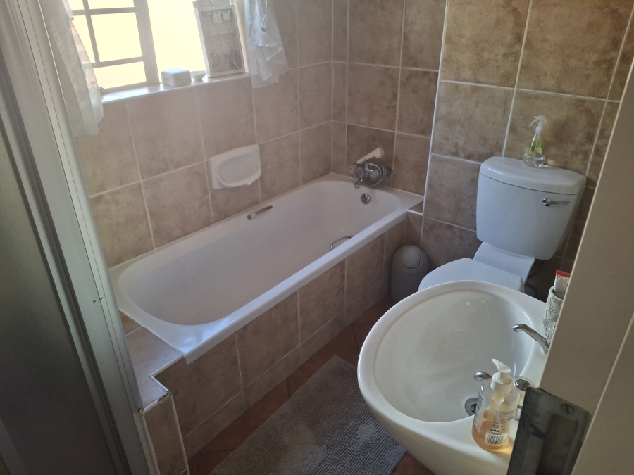 To Let 2 Bedroom Property for Rent in Equestria Gauteng